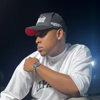 Hör dir undefined an, schau dir Musikvideos an, lies die Biografie, finde Tourdaten und mehr!