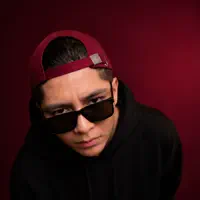Hör dir undefined an, schau dir Musikvideos an, lies die Biografie, finde Tourdaten und mehr!
