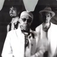 Poslechněte si interpreta undefined, sledujte hudební videa, přečtěte si životopis, podívejte se na data turné a další informace.