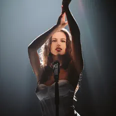 Luister naar Alexandra Panayotova, bekijk muziekvideo's, lees de bio, bekijk de tourdata, en meer!