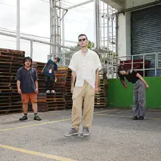 Posłuchaj wykonawcy Holotropics, obejrzyj teledyski, przeczytaj biografię, zobacz daty tras koncertowych i nie tylko!