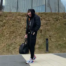 Shov. dinle, müzik videolarını izle, biyografisini oku, tur tarihlerini ve daha fazlasını gör!