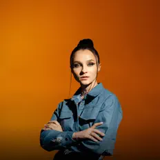 Poslechněte si interpreta IDA, sledujte hudební videa, přečtěte si životopis, podívejte se na data turné a další informace.
