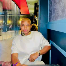 Khaiiを聴いたり、ミュージックビデオを鑑賞したり、経歴やツアー日程などを確認したりしましょう！