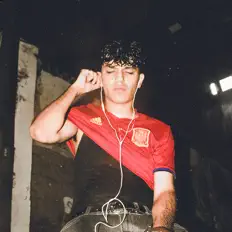 Shakoを聴いたり、ミュージックビデオを鑑賞したり、経歴やツアー日程などを確認したりしましょう!