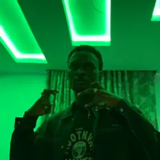 Listen to rènniii, watch music videos, read bio, see tour dates & more!