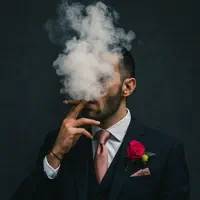 聆聽 undefined、觀看音樂影片、閱讀小傳、查看巡演日期等！