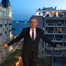 Poslechněte si interpreta Samy Goz, sledujte hudební videa, přečtěte si životopis, podívejte se na data turné a další informace.