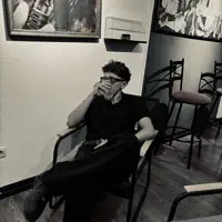 Ouve undefined, vê vídeos de música, lê a biografia, vê as datas da digressão e muito mais!