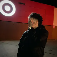 cos!を聴いたり、ミュージックビデオを鑑賞したり、経歴やツアー日程などを確認したりしましょう！