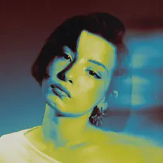 Seren Saraç सुनें, म्यूज़िक वीडियो देखें, बायो पढ़ें, दौरे की तारीखें और बहुत कुछ देखें!