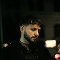 Hör dir undefined an, schau dir Musikvideos an, lies die Biografie, finde Tourdaten und mehr!