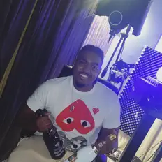 Troytellemを聴いたり、ミュージックビデオを鑑賞したり、経歴やツアー日程などを確認したりしましょう！