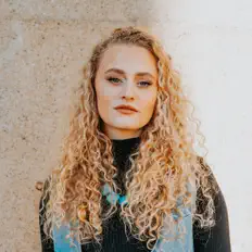 聆聽 Kaylin Kole、觀看音樂影片、閱讀小傳、查看巡演日期等！