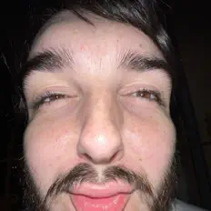 Poslechněte si interpreta Large Lad, sledujte hudební videa, přečtěte si životopis, podívejte se na data turné a další informace.