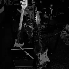 收听 Luminous Dreams、观看音乐视频、阅读小传、查看巡演日期等 ！