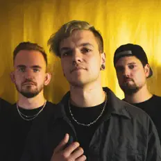 Dead Phoenix을(를) 듣고, 뮤직 비디오를 보고, 약력을 읽고, 투어 일정 등을 확인하세요!