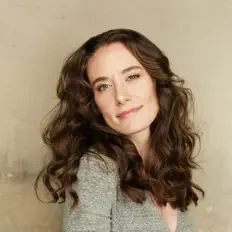 Bri Murphyを聴いたり、ミュージックビデオを鑑賞したり、経歴やツアー日程などを確認したりしましょう！