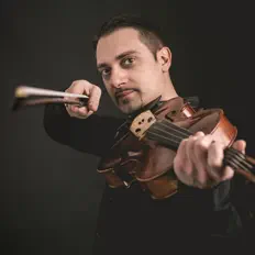 Poslechněte si interpreta Marco Misciagna, sledujte hudební videa, přečtěte si životopis, podívejte se na data turné a další informace.