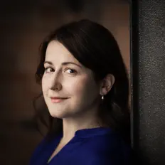 Escucha a Joanna Harries, mira videos musicales, lee su biografía, consulta las fechas de las gira y más.