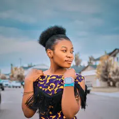 Aime Vumiを聴いたり、ミュージックビデオを鑑賞したり、経歴やツアー日程などを確認したりしましょう！