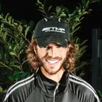 undefined सुनें, म्यूज़िक वीडियो देखें, बायो पढ़ें, दौरे की तारीखें और बहुत कुछ देखें!