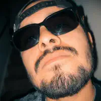 undefined dinle, müzik videolarını izle, biyografisini oku, tur tarihlerini ve daha fazlasını gör!