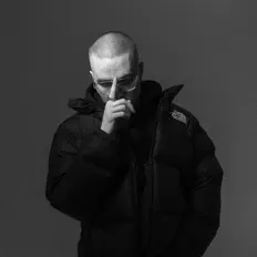 Escucha a SAKRON, mira videos musicales, lee su biografía, consulta las fechas de las gira y más.