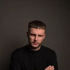 Poslechněte si interpreta Tretiyak, sledujte hudební videa, přečtěte si životopis, podívejte se na data turné a další informace.
