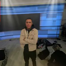 Ascolta Drew Verdé, guarda video musicali, leggi la biografia, vedi le date del tour & altro!
