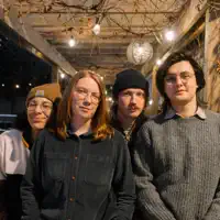 Luister naar undefined, bekijk muziekvideo's, lees de bio, bekijk de tourdata, en meer!