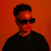 Escucha a undefined, mira videos musicales, lee su biografía, consulta las fechas de las gira y más.