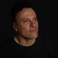 Ascolta undefined, guarda video musicali, leggi la biografia, vedi le date del tour & altro!