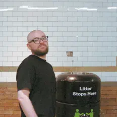 收听 JVCK、观看音乐视频、阅读小传、查看巡演日期等 ！