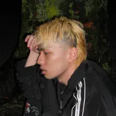 Ascolta BENXNI, guarda video musicali, leggi la biografia, vedi le date del tour & altro!