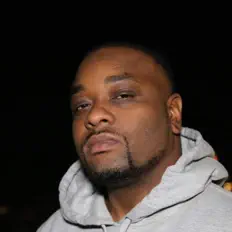 聆聽 The WiZdom G.O.A.T、觀看音樂影片、閱讀小傳、查看巡演日期等！