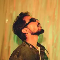 undefined सुनें, म्यूज़िक वीडियो देखें, बायो पढ़ें, दौरे की तारीखें और बहुत कुछ देखें!