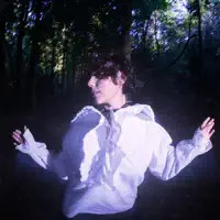 聆聽 undefined、觀看音樂影片、閱讀小傳、查看巡演日期等！