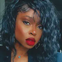 Écoutez undefined, regardez des vidéoclips, lisez la biographie, consultez les dates de tournée et plus encore !