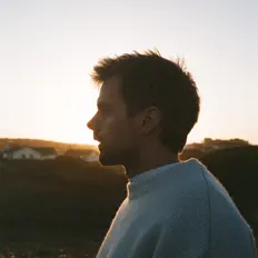 聆聽 Steven Charlot、觀看音樂影片、閱讀小傳、查看巡演日期等！