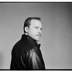 Hör dir Ryan Stewart an, schau dir Musikvideos an, lies die Biografie, finde Tourdaten und mehr!