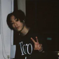 聆聽 undefined、觀看音樂影片、閱讀小傳、查看巡演日期等！