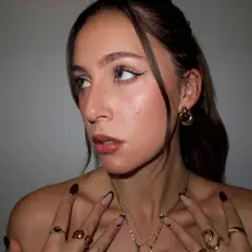 聆聽 Faith Gara、觀看音樂影片、閱讀小傳、查看巡演日期等！