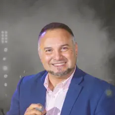 Poslechněte si interpreta Uriel Hernández Jr, sledujte hudební videa, přečtěte si životopis, podívejte se na data turné a další informace.