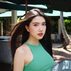 聆聽 Vivian Lai、觀看音樂影片、閱讀小傳、查看巡演日期等！