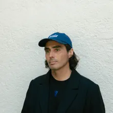 Posłuchaj wykonawcy Jepe, obejrzyj teledyski, przeczytaj biografię, zobacz daty tras koncertowych i nie tylko!