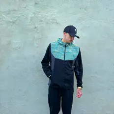 聆聽 Cookson、觀看音樂影片、閱讀小傳、查看巡演日期等！