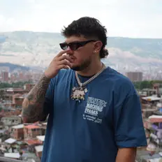 聆聽 Oscy、觀看音樂影片、閱讀小傳、查看巡演日期等！