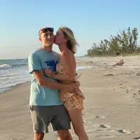 undefined을(를) 듣고, 뮤직 비디오를 보고, 약력을 읽고, 투어 일정 등을 확인하세요!