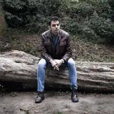 Poslechněte si interpreta Emre Çetinberk, sledujte hudební videa, přečtěte si životopis, podívejte se na data turné a další informace.